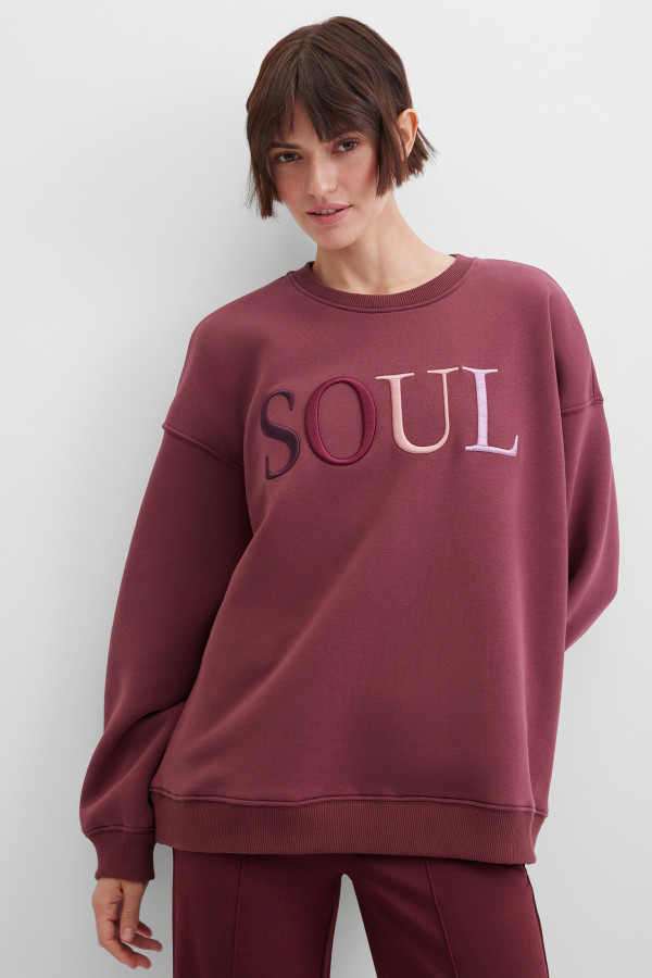 Свитшот с вышивкой-надписью