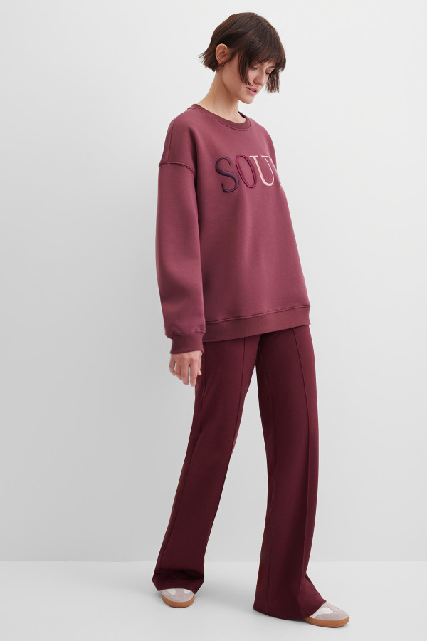 Свитшот с вышивкой-надписью