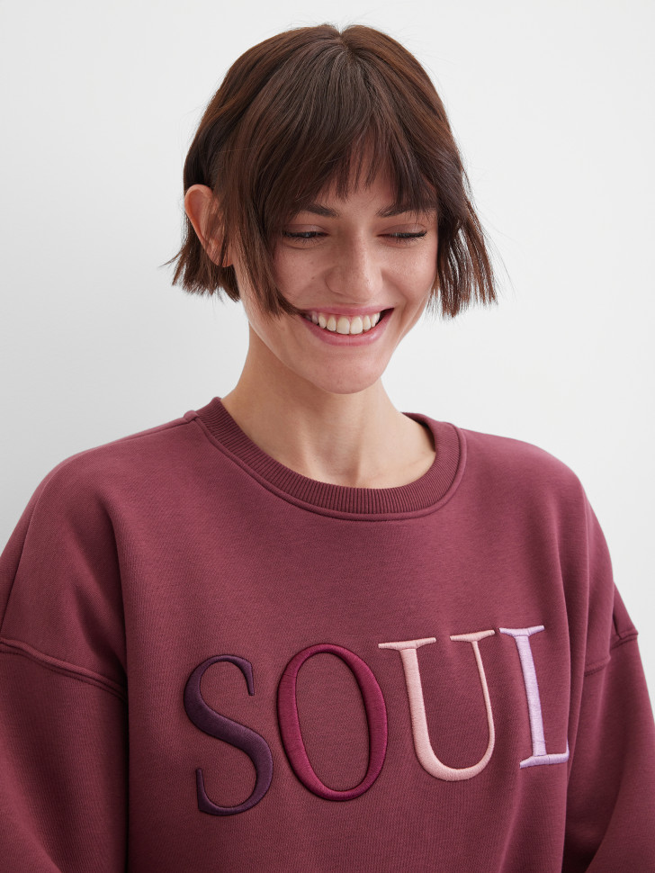 Свитшот с вышивкой-надписью