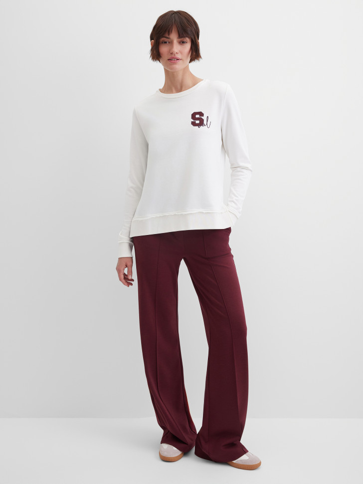 Свитшот с аппликацией на спине