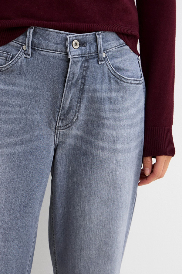 Джинсы зауженные