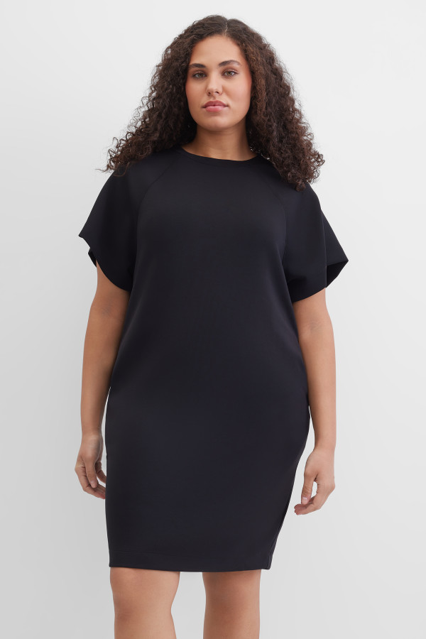 Платье с округлой горловиной