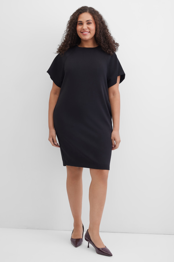 Платье с округлой горловиной