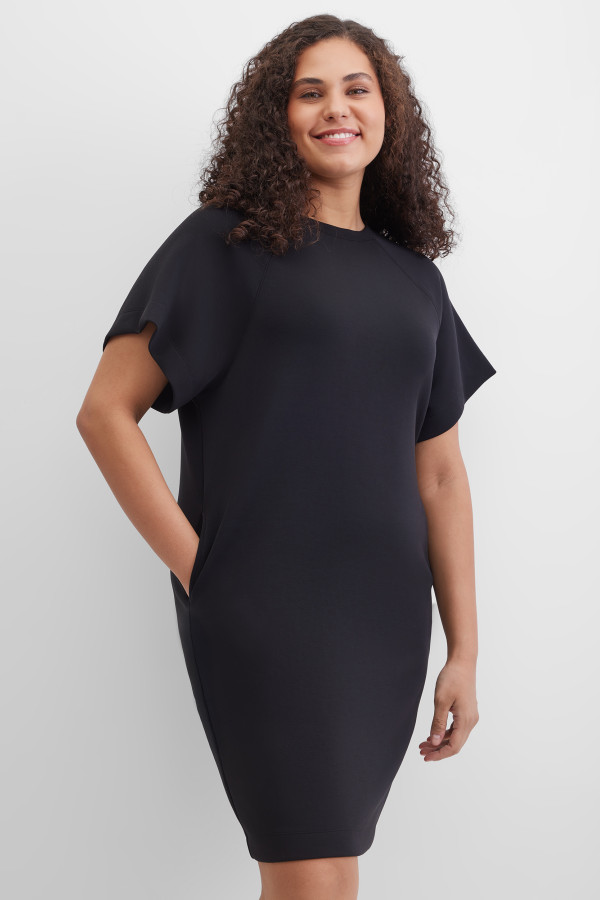 Платье с округлой горловиной