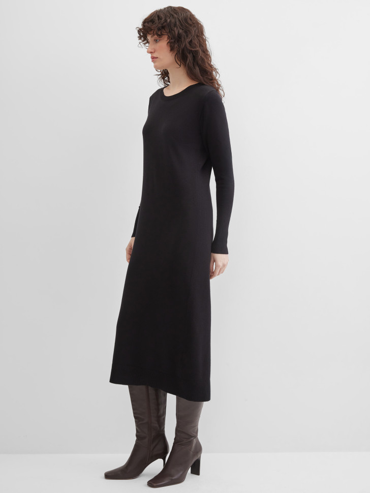 Платье миди трикотажное