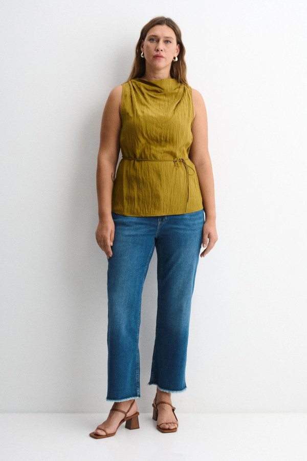 Джинсы укороченные с вышивкой