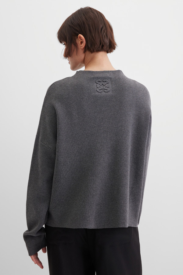 Джемпер со спущенным рукавом