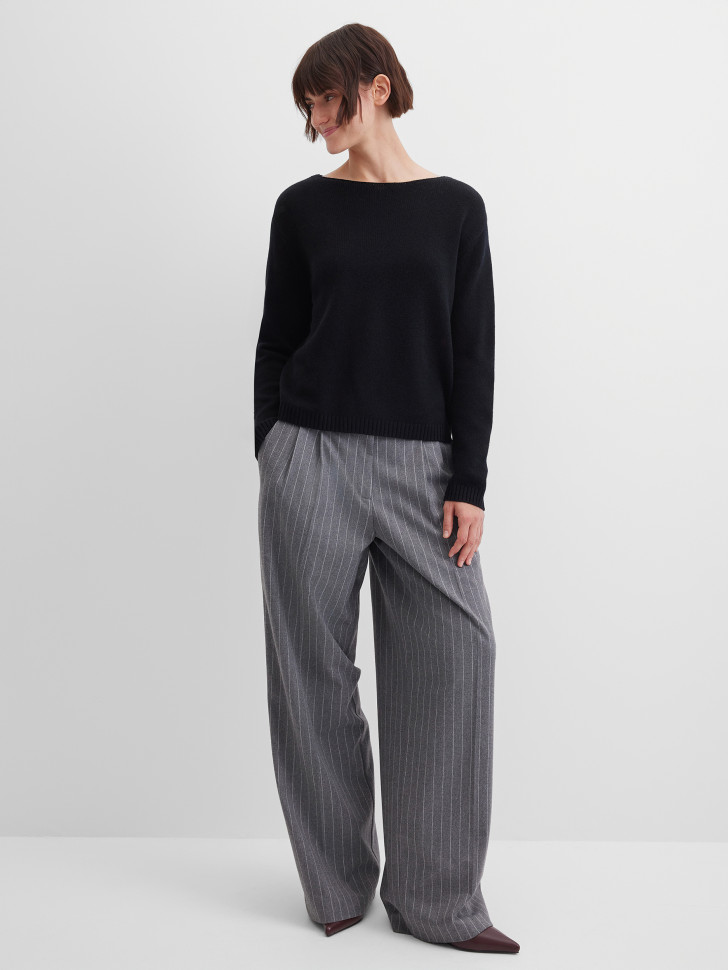 Джемпер с вырезом лодочкой