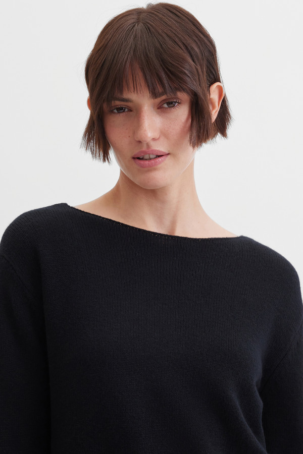 Джемпер с вырезом лодочкой