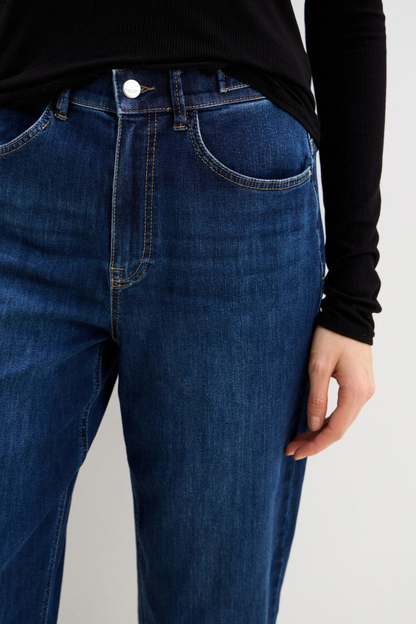 Джинсы зауженные