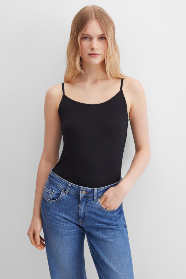 Топ базовый на бретелях