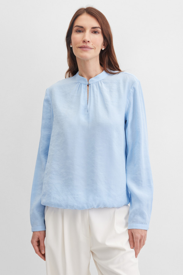 Блузка с воротником стойкой