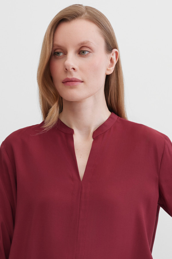 Блузка с длинными рукавами