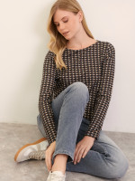 Лонгслив с геометричным принтом