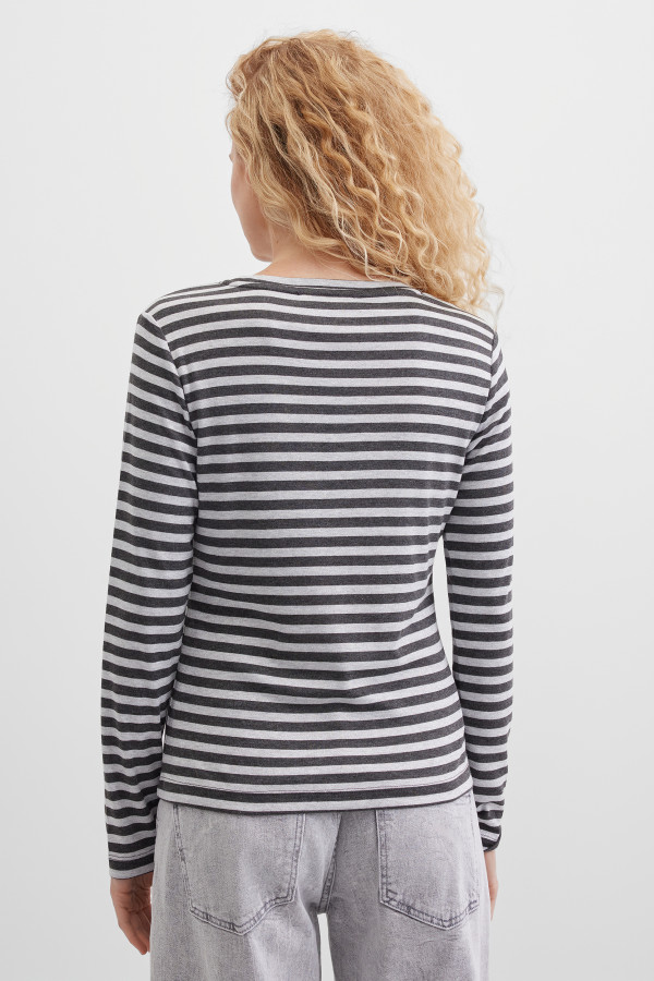 Лонгслив в полоску