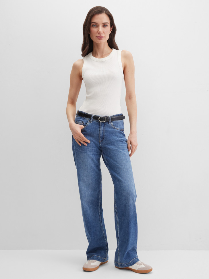 Топ на широких бретелях