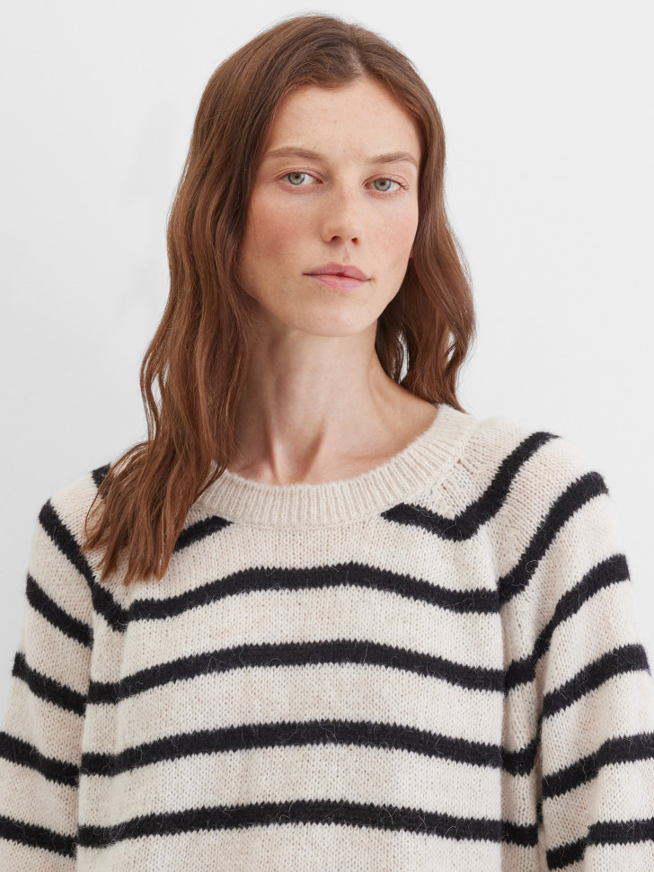 Джемпер в полоску