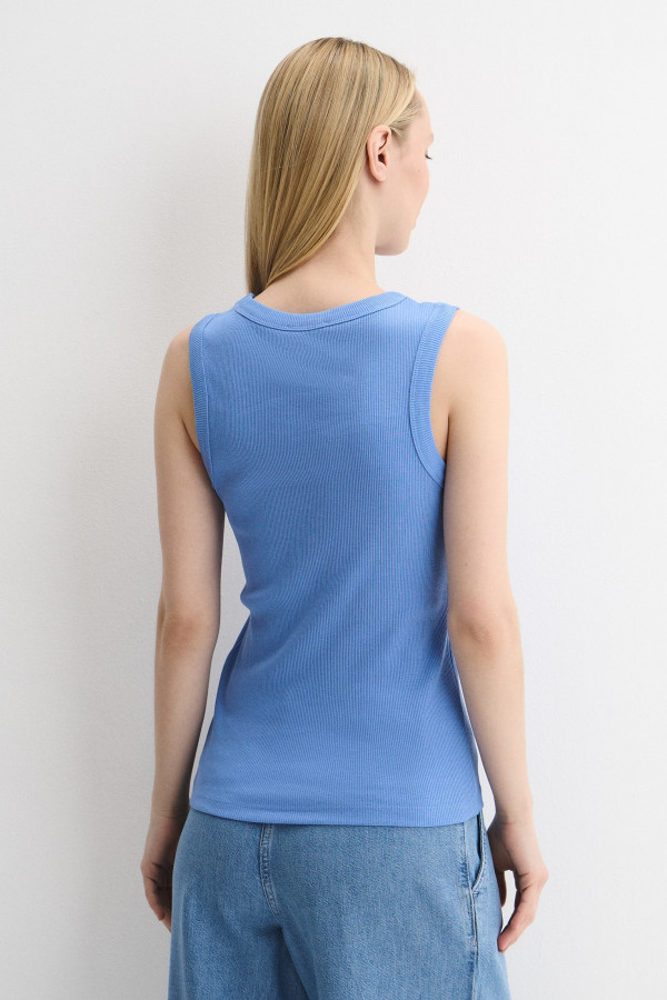 Топ на широких бретелях