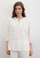 Блузка с фактурной вышивкой