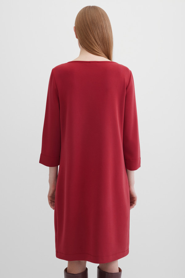 Платье с округлым вырезом