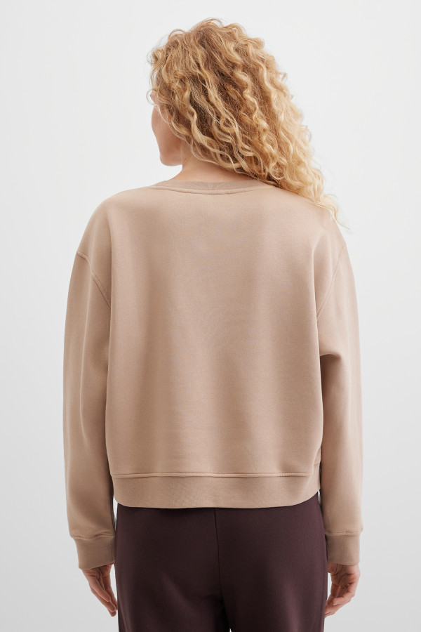 Свитшот свободного кроя