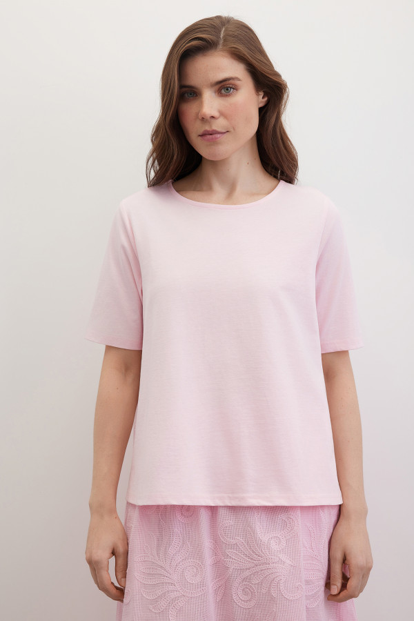 Футболка с ажурной спинкой