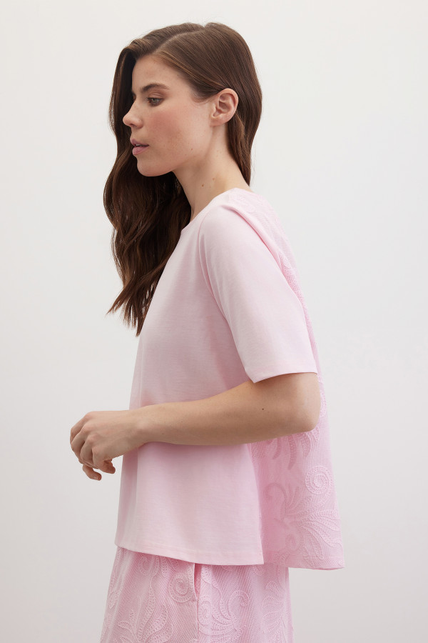 Футболка с ажурной спинкой