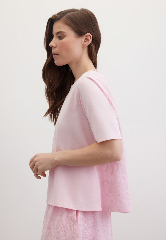 Футболка с ажурной спинкой