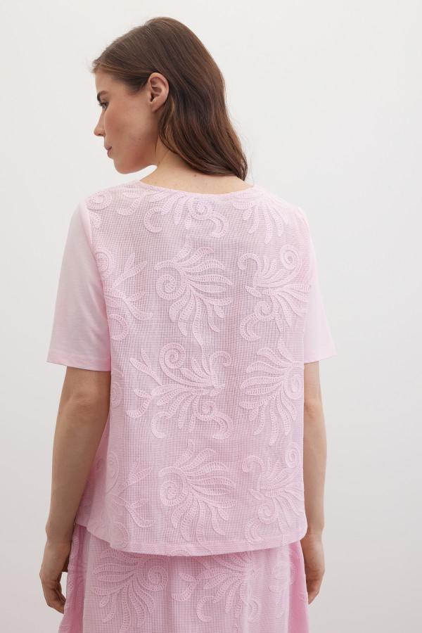 Футболка с ажурной спинкой