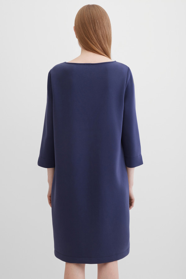 Платье с округлым вырезом