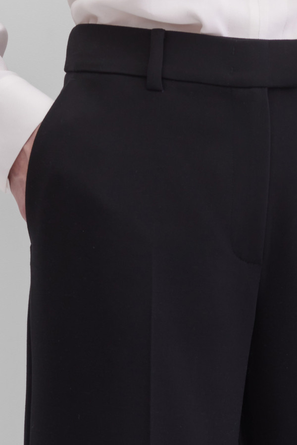 Брюки со стрелками средней посадки