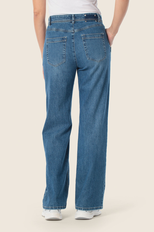 Джинсы прямые с эффектом потертости