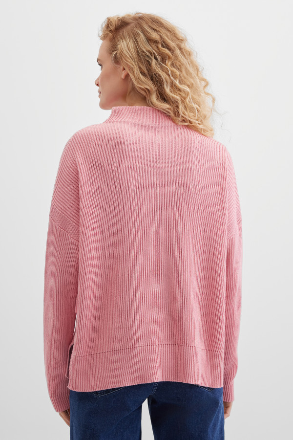 Свитер вязаный