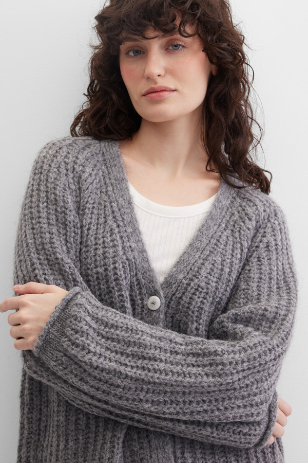 Кардиган вязаный