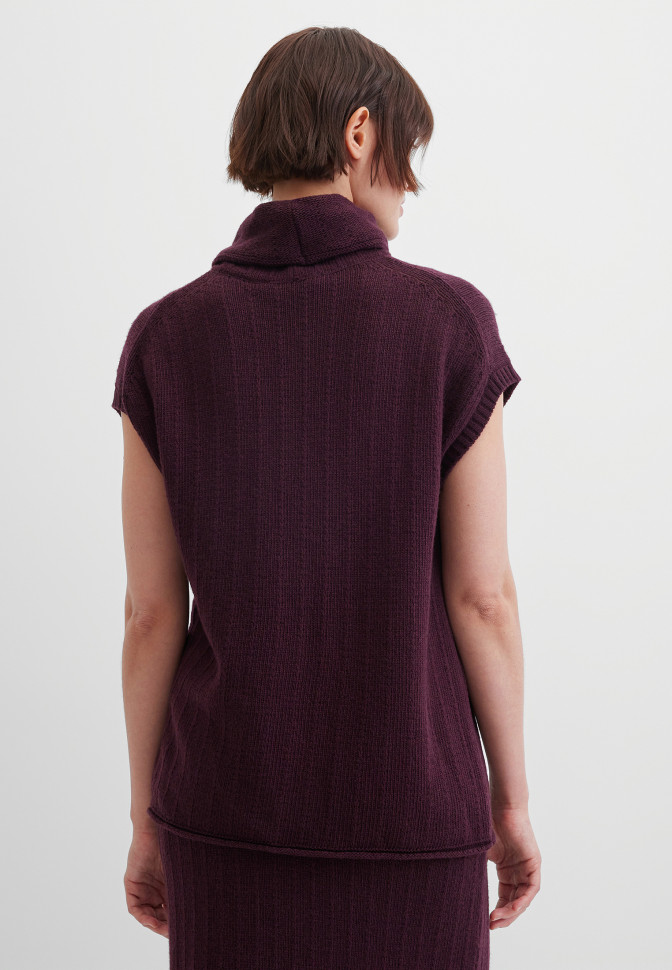 Жилет вязаный