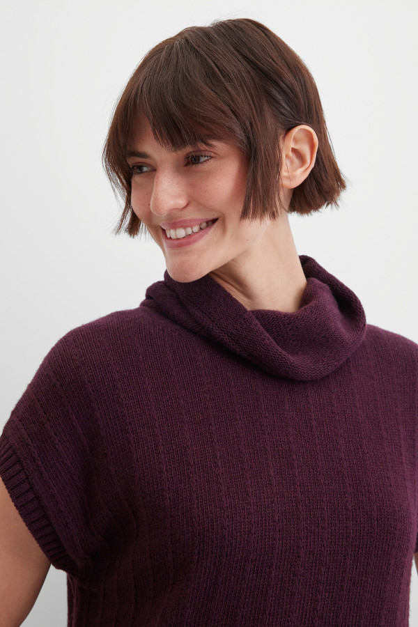 Жилет вязаный