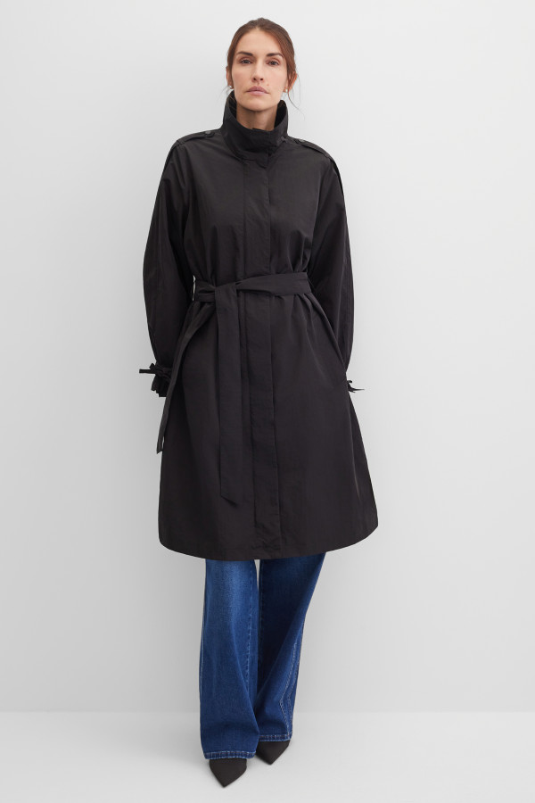 Плащ с поясом из жатой ткани на молнии