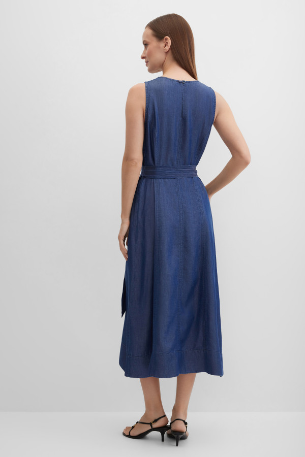 Платье без рукавов