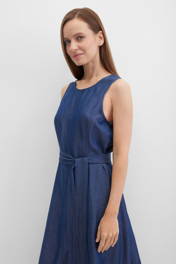 Платье без рукавов