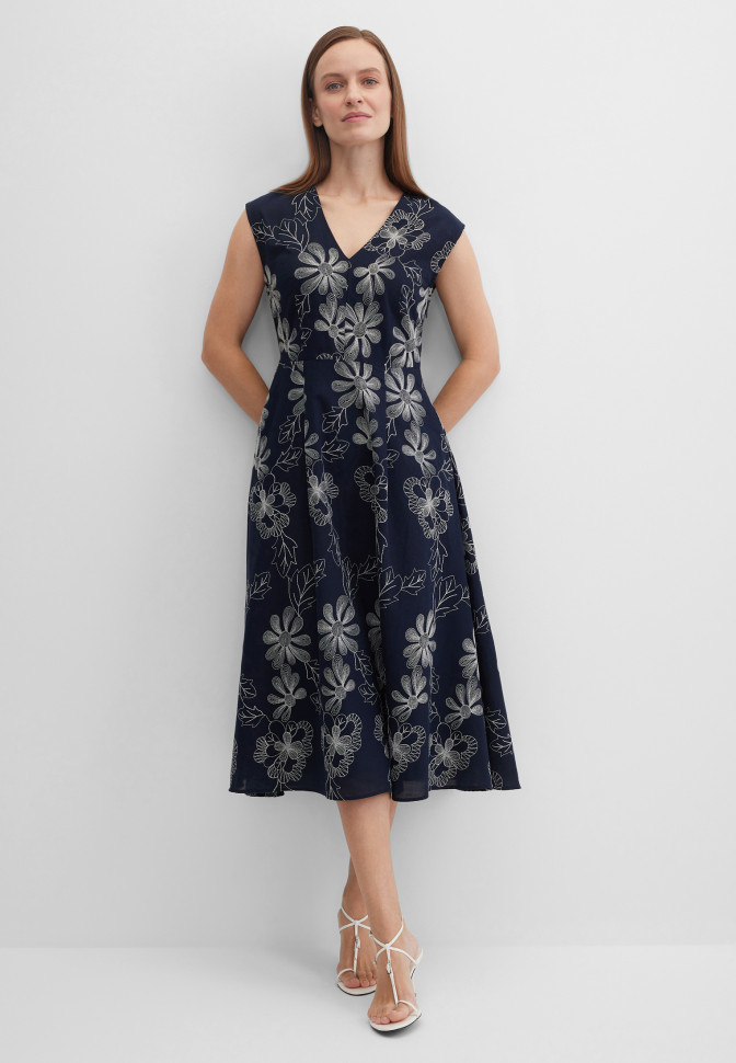 Платье с цветочной вышивкой