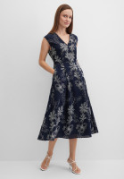 Платье с цветочной вышивкой