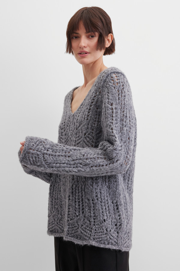 Пуловер фактурной вязки