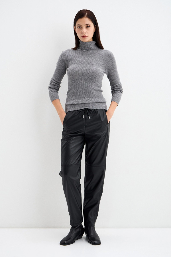 Брюки из экокожи