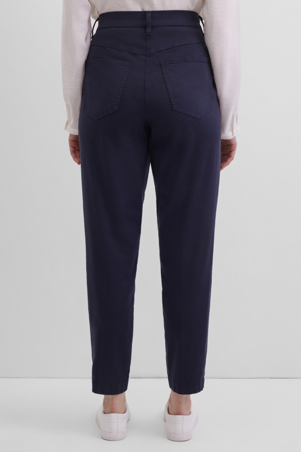 Брюки прямого кроя с карманами