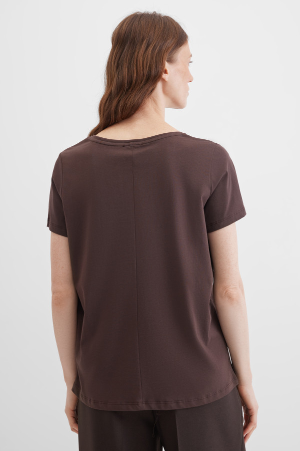 Футболка с узором из пайеток