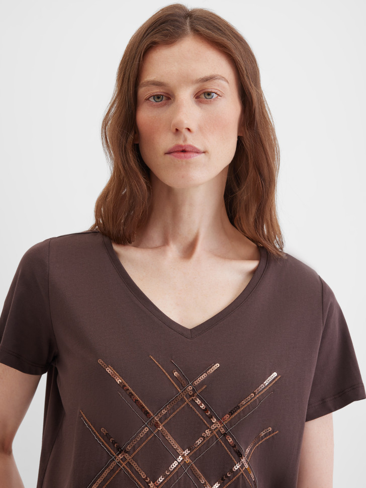 Футболка с узором из пайеток