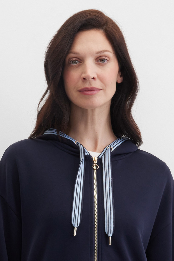 Толстовка с капюшоном