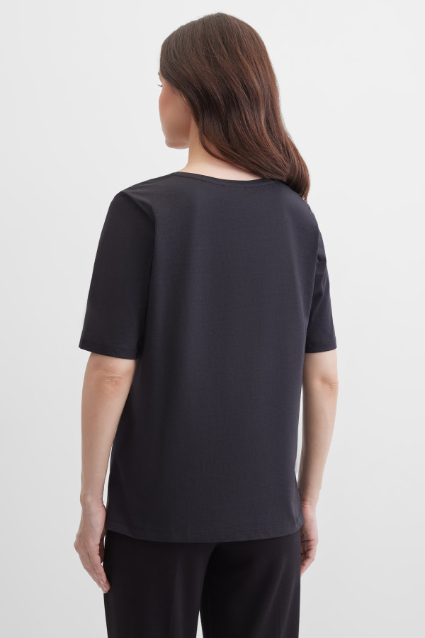 Футболка с декором