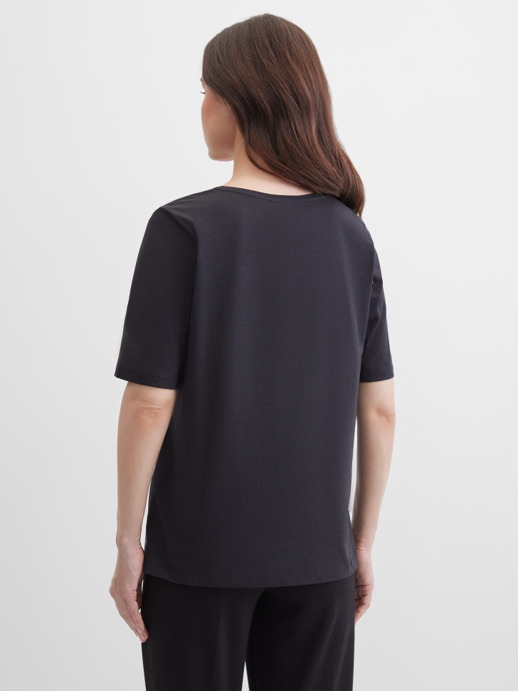 Футболка с декором