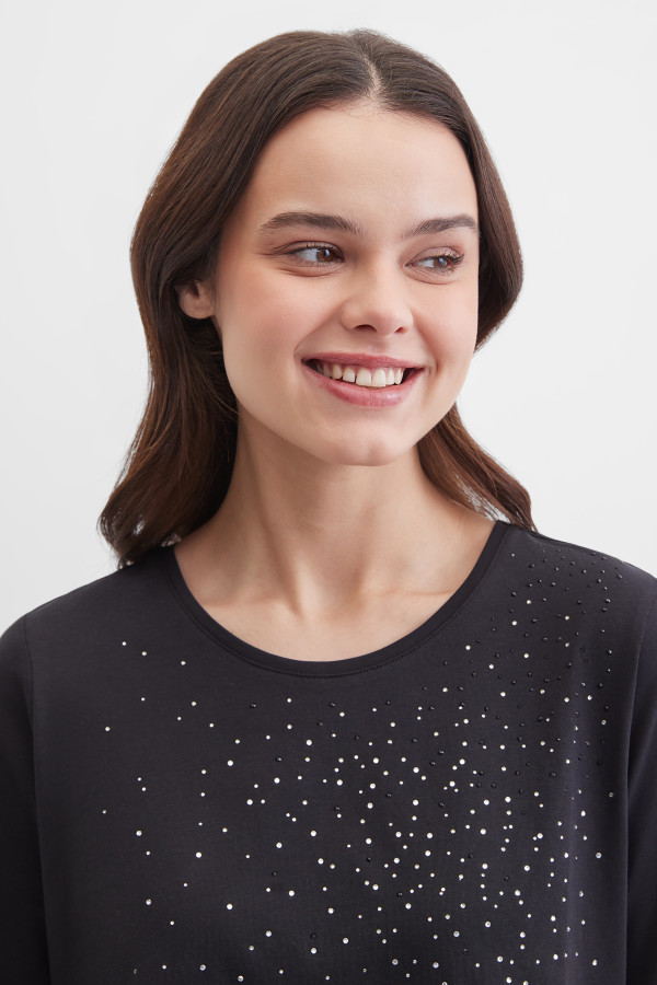 Футболка с декором